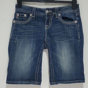 𝅺miss Me dark wash jean shorts